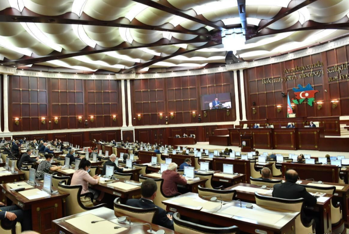 Bu gün Milli Məclisdə 33 məsələ müzakirə olunur - SİYAHI | FED.az