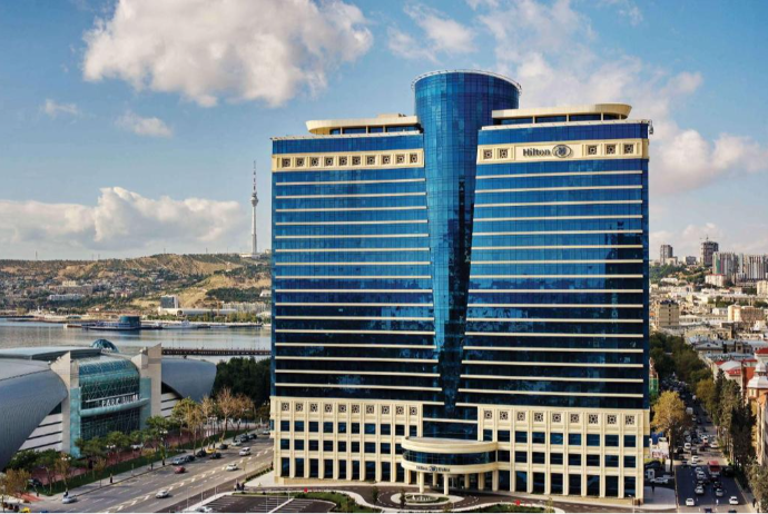“Hilton Baku”dakı qiymətlər turistləri şoka saldı - FOTO | FED.az