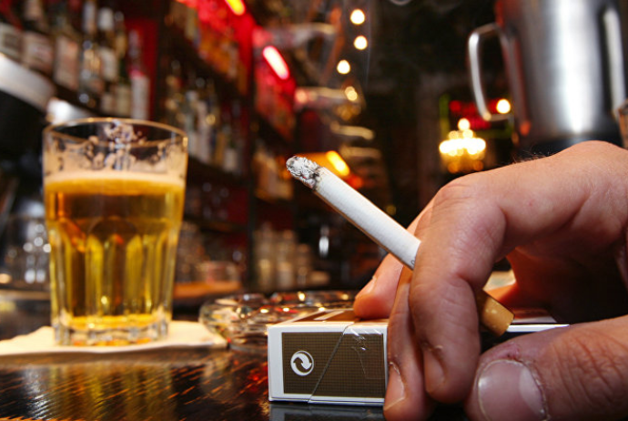 Azərbaycanda əhali içki və siqaretə yarım milyard pul xərcləyib | FED.az