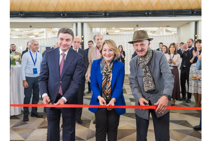 “Yüksələn işıq”: REZA-nın fotosərgisi Heydər Əliyev Beynəlxalq Aeroportunda təqdim olunur | FED.az