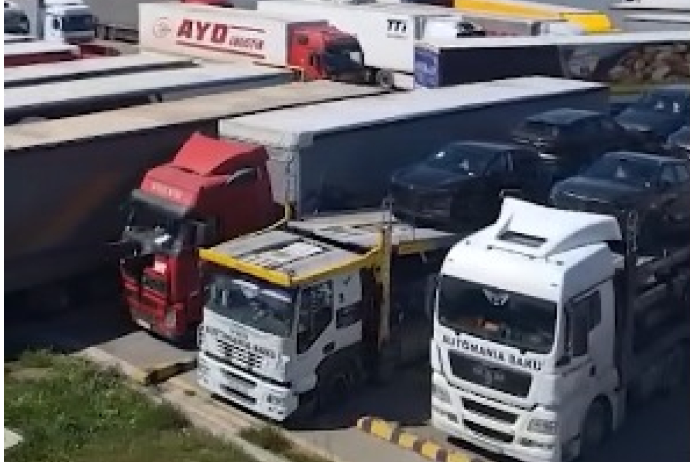 Ələtdə 4 000-dən artıq TIR toplanıb – ÖLKƏDƏN ÇIXA BİLMİR | FED.az