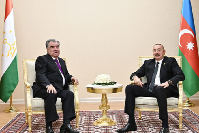 Tacikistan Prezidenti Azərbaycana gəlib - İLHAM ƏLİYEVLƏ TƏKBƏTƏK GÖRÜŞÜ BAŞLAYIB | FED.az