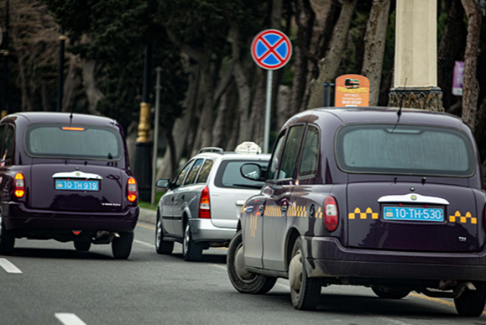 Nazir müavini: "Taksilərin xüsusi hərəkət zolaqlarından istifadəsinə icazə verilməsi məqsədəuyğun deyil" | FED.az