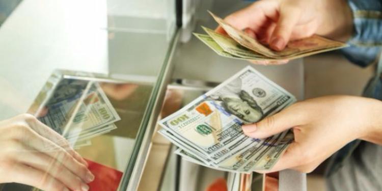 Азербайджанские банки отменили ограничение на продажу наличного доллара | FED.az