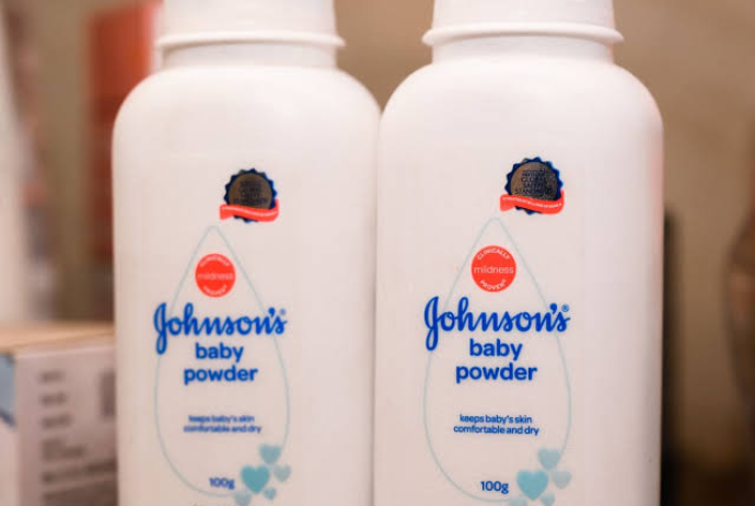 Məşhur pudra qalmaqalı: 76 min xərçəng iddiası – Johnson & Johnson böyük ödənişə razılaşdı | FED.az