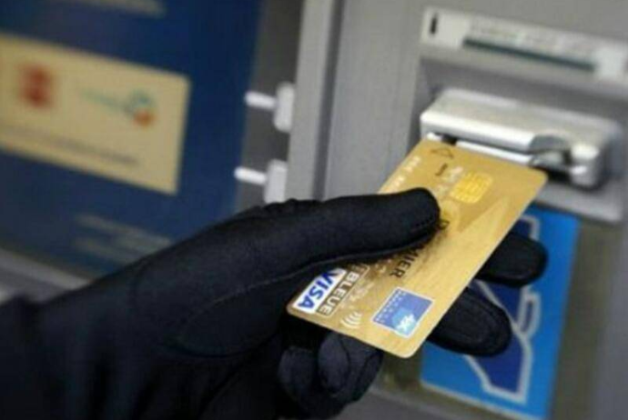Bakıda vətəndaşın bank kartından 500 manat oğurlanıb | FED.az