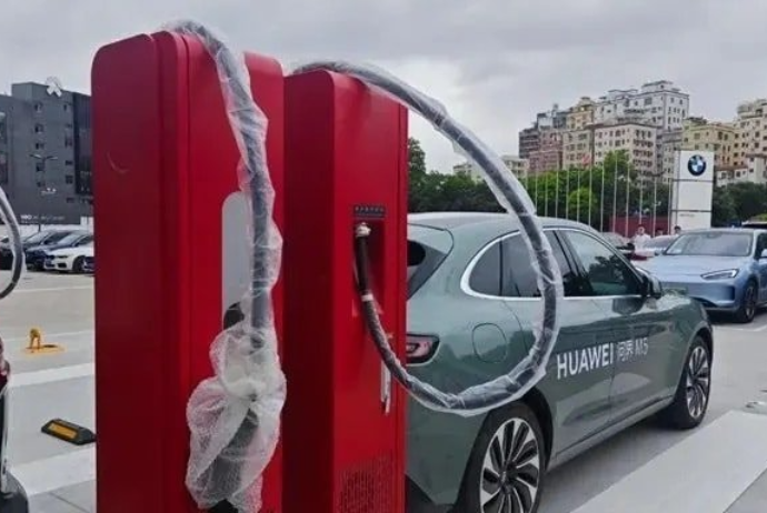 Elektromobillər üçün yeni enerji yükləmə aparatı yaradıldı – 10 DƏQİQƏYƏ TAM ENERJİ YIĞIR | FED.az