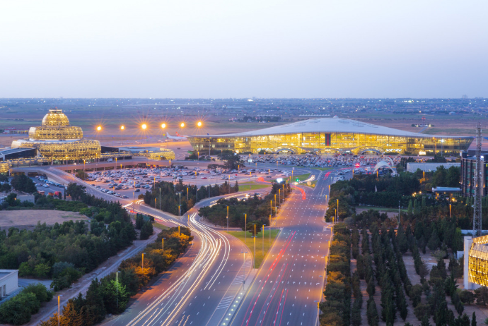 İran hava məkanı müvəqqəti bağlandığından beynəlxalq aviaşirkətlər məcburi eniş üçün Bakı aeroportuna üz tutub | FED.az