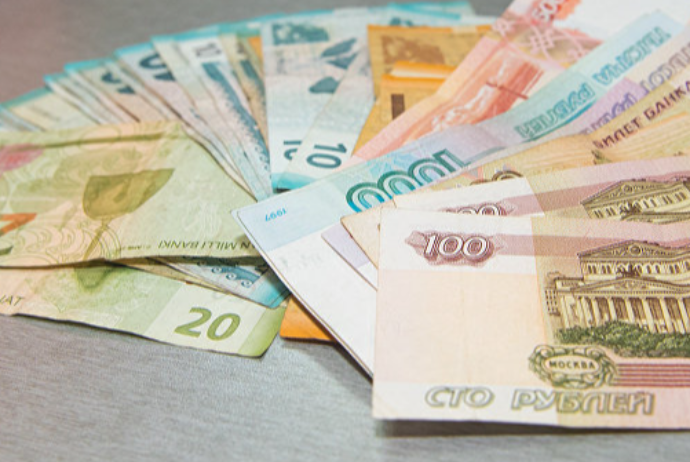 Rubl manat qarşısında 5%-dən çox - UCUZLAŞDI | FED.az