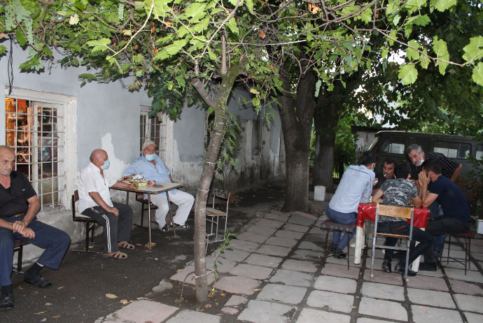 Karantini pozan kafe icarədarı və müştəriləri cərimələndi - FOTO - VİDEO | FED.az