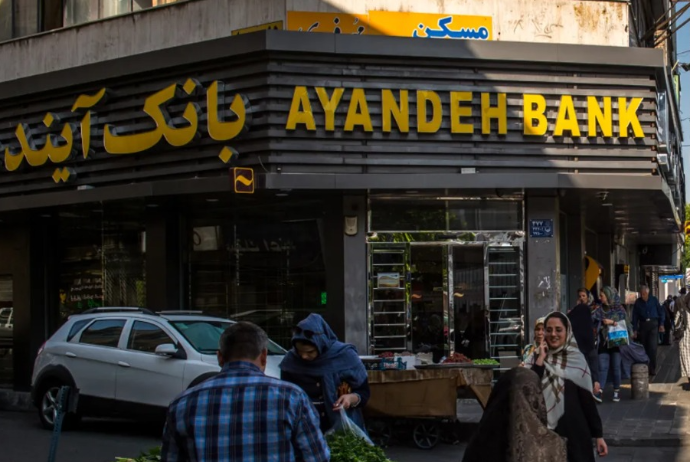 İran iqtisadiyyatını bir ailə bankı necə çökdürdü və ölkəni son 46 ilin ən böyük böhranına gətirdi? | FED.az