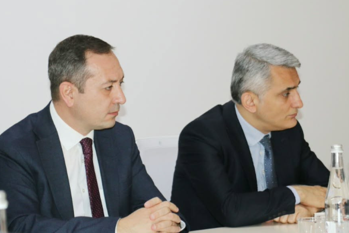 Şəmkirdə sakinlərin müraciətlərinə tez baxılması və torpaqların istifadəsiz qalmasının qarşısının alınması ilə bağlı  – TAPŞIRIQLAR VERİLDI | FED.az