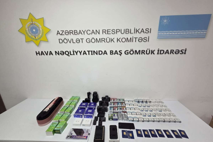 Mobil telefonlarda gizlədilən qızıl külçələr aşkarlandı - FOTOLAR | FED.az