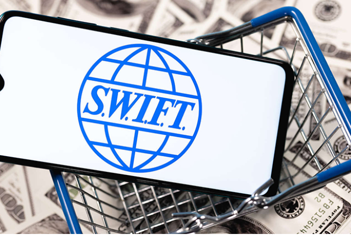 SWIFT начнет торговлю криптовалютой и токенами в 2025 году | FED.az