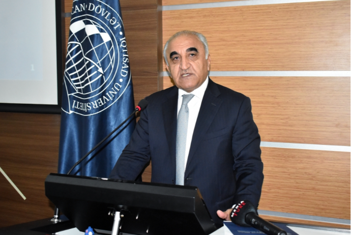 "UNEC-də bəzi müəllimlər 7-8 min manat maaş ala bilir" | FED.az