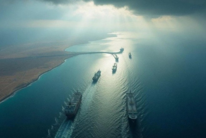 İran Rusiyanı Hörmüz boğazından keçid üçün rüsumdan azad edib | FED.az