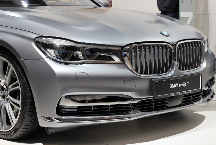 BMW-də kütləvi ixtisarlar olacaq - İşçilərə kompensasiya veriləcək | FED.az