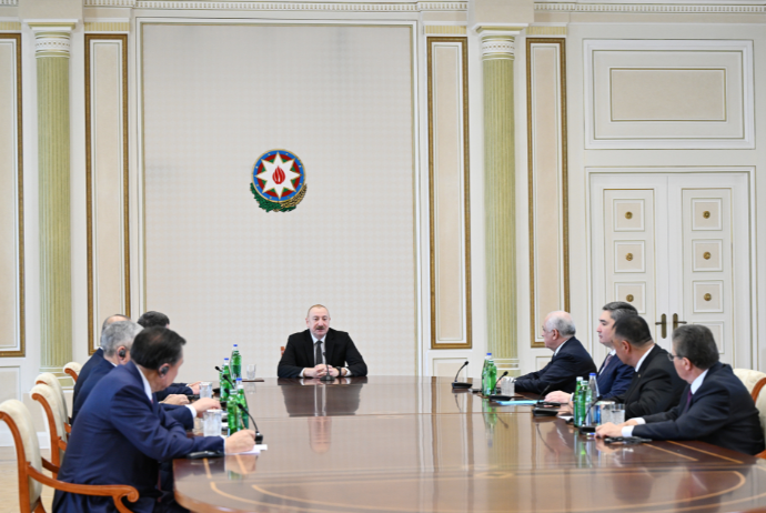 İlham Əliyev TDT-yə üzv dövlətlərin hökumət başçılarının görüşünün iştirakçılarını qəbul edib | FED.az