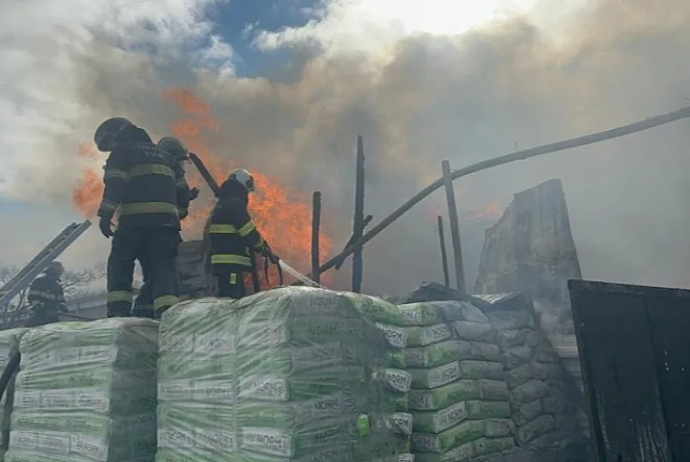 Yanğında 1 milyon manatlıq ziyana düşdülər | FED.az