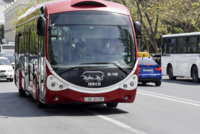 102 avtobus gecikir - SİYAHI | FED.az