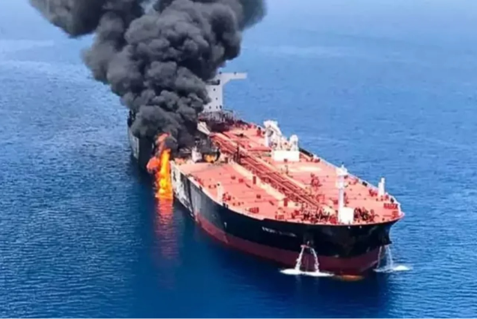 İran Hörmüz boğazında neft tankerinə dronla hücum edib | FED.az