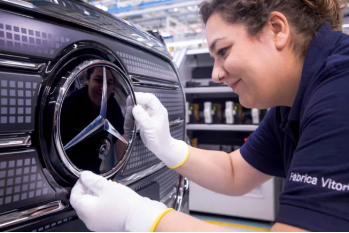 «Mercedes-Benz»də çətin günlər: Maaşları azaldır, bonusları ləğv edir | FED.az