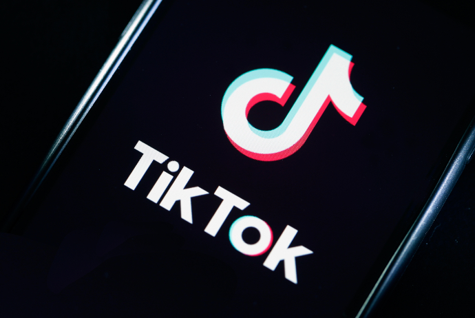 Видеосервис TikTok сделает аккаунты подростков приватными | FED.az
