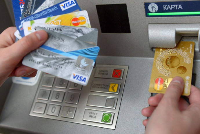 Rusiyalılar qırğız bankından qızıl kart - ALA BİLƏCƏK | FED.az