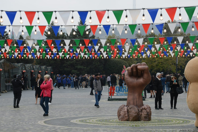 "Zəfər" yarmarkasında 64 min manatdan çox - PUL TOPLANIB | FED.az