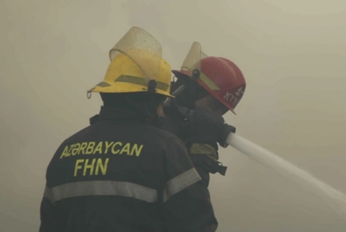 Əhməd Rəcəblidə yanğın olub | FED.az