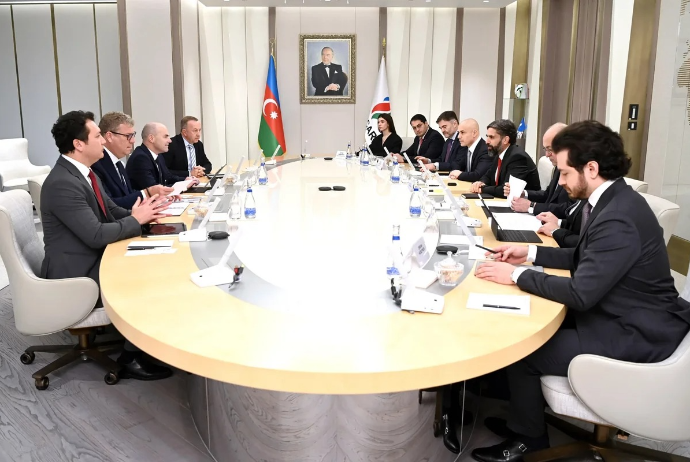 SOCAR Britaniya şirkəti ilə rəqəmsallaşdırma üzrə əməkdaşlığı nəzərdən keçirib | FED.az