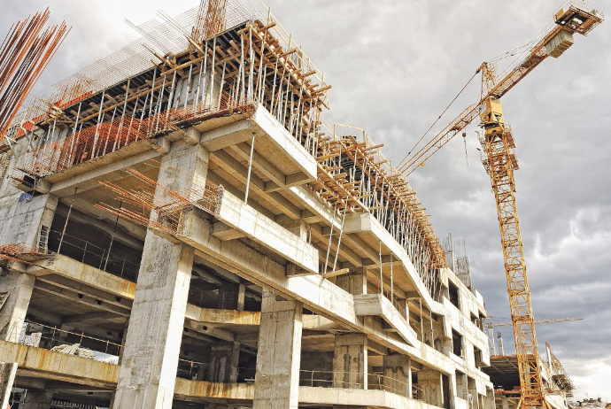 On ayda yerinə yetirilmiş inşaat işlərinin 83 faizii inşaatın payına düşüb | FED.az