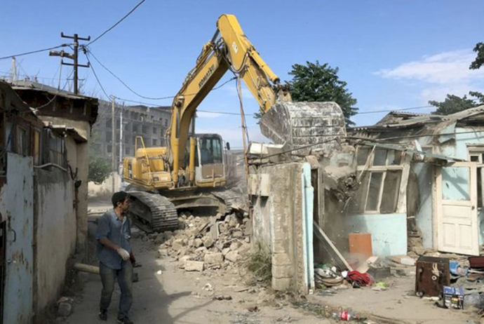 Dərnəgül bazarının arxasındakı evlər sökülür | FED.az