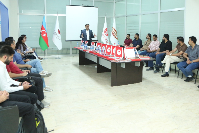Pakistanlı MBA tələbələri “Ulduz” şokolad fabrikində istehsalat turunda  - İŞTİRAK EDİBLƏR | FED.az