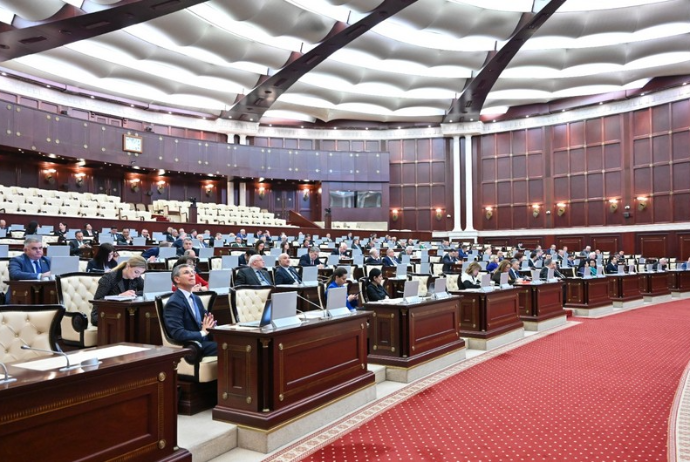 Milli Məclisin "Konstitusiya və Suverenlik İli” ilə əlaqədar bəyanatı qəbul edilib | FED.az