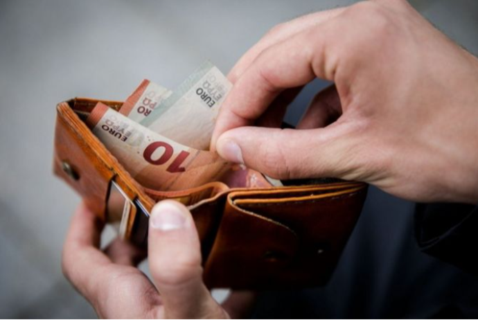 Avropa İttifaqında orta aylıq maaş 3300 avronu keçib | FED.az