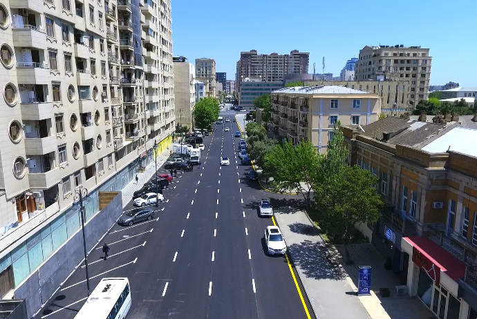 Bakının mərkəzi küçəsində yeni - YOL QOVŞAĞI YARADILIR | FED.az