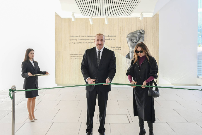 İlham Əliyev və Mehriban Əliyeva Bakıda Zəfər abidəsini ziyarət edib və Zəfər muzeyinin açılışında iştirak ediblər | FED.az