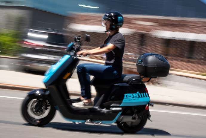 Moped idarə etmək üçün sürücülük vəsiqəsi tələb olunacaq | FED.az