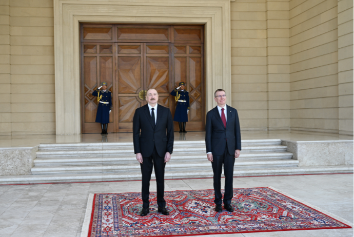 Latviya Prezidentinin rəsmi qarşılanma mərasimi olub - FOTOLAR | FED.az