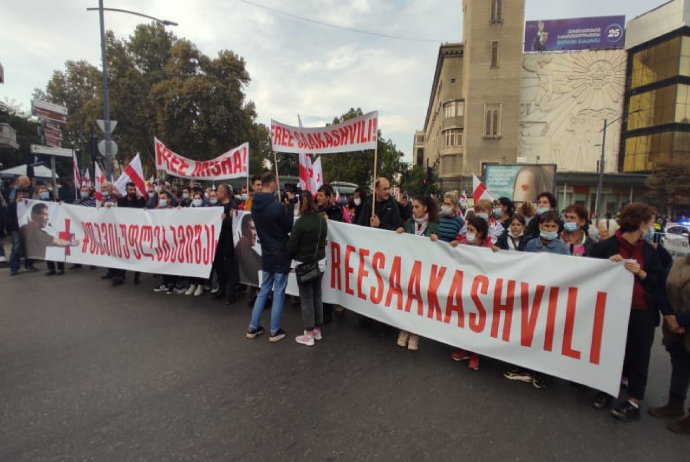 Tbilisidə müxalifət Saakaşvilinin azad edilməsi tələbi ilə - MİTİNQ KEÇİRİR | FED.az