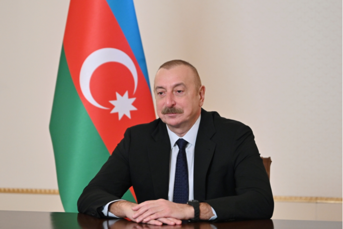 İlham Əliyev Ağdamın Kəngərli kəndinə köçən sakinlərə evlərin açarlarını təqdim edib | FED.az