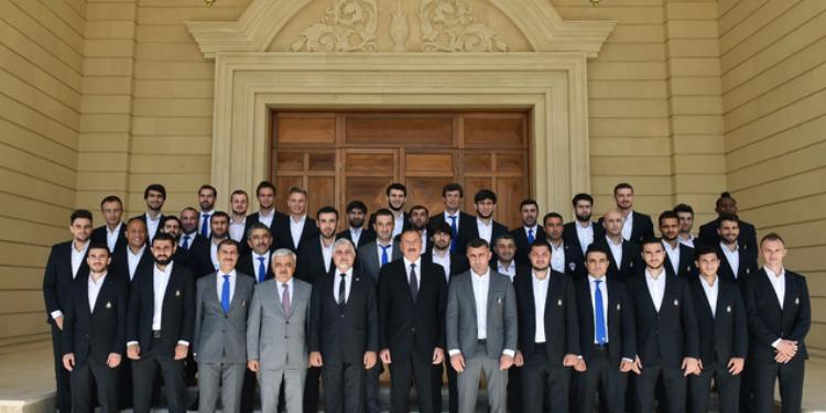 Prezident “Qarabağ” futbol klubunun heyətini qəbul edib FOTO | FED.az