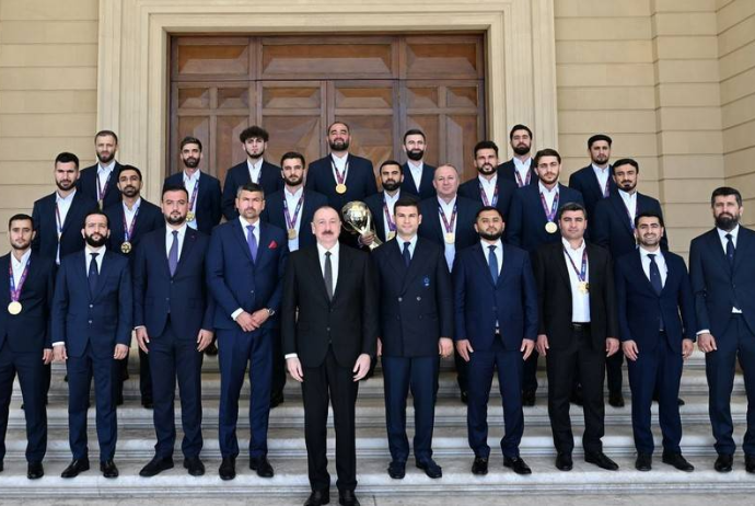 Prezident İlham Əliyev Azərbaycan milli komandasının üzvlərini qəbul edib