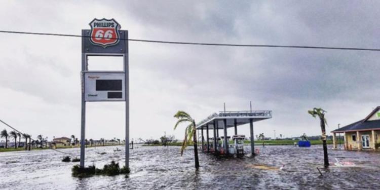 Ураган Харви поддержит цены на нефть еще три месяца | FED.az