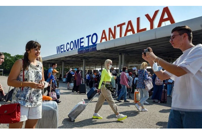 Antalya aeroportu rekord vurdu - Bir gundə 1200 təyyarə, 215 min turist! | FED.az