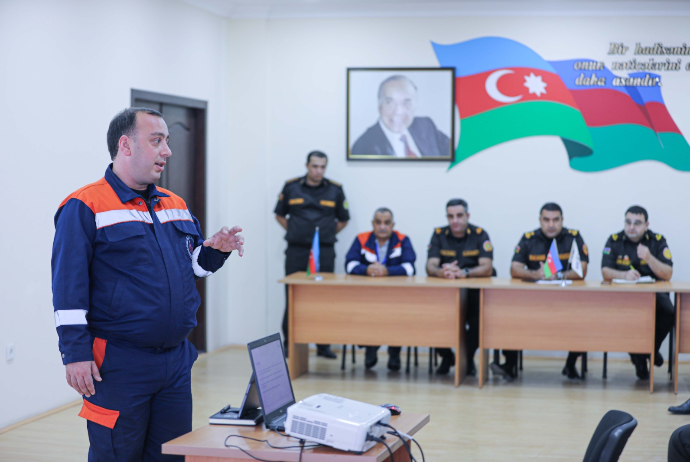 Balaxanı neftçiləri və FHN əməkdaşları yanğından mühafizə üzrə birgə profilaktik seminarlar keçirirlər - FOTO | FED.az