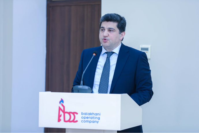 ADA Universitetinin Hüquq fakültəsinin dekanı Balaxanı neftçiləri ilə müzakirə keçirib - FOTOLAR | FED.az