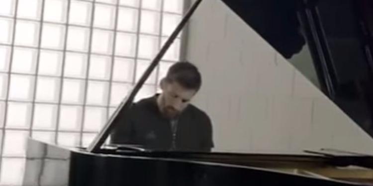 Messi pianoda Çempionlar Liqasının himnini ifa edib VİDEO | FED.az