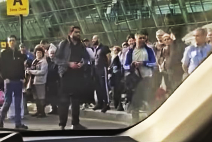 Aeroportda taksi dəyişikliyindən sonrakı vəziyyət - VİDEO | FED.az